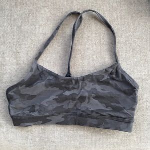 Lululemon size 6 camp sports bra